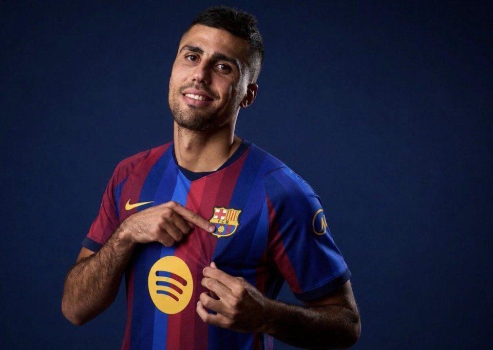 Góc Nhìn J88: Tổng giá 76,5 triệu euro! Đồn Rodri ra mắt Camp Nou thứ Tư, Barça tái hiện bộ ba tiề